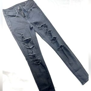 American Eagle Ripped Jeans Sz. 2
Women’s skinny High-Rise Jegging